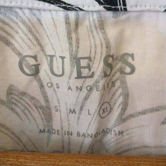 Guess black and white skull and roses short sleeve shirt all over print - Picture 3 of 5